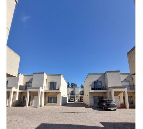 Imagen 6 de 18 de Duplex Con Excelente Ubicacion En El Centro De Canning!!! Con Patio Propio!!!