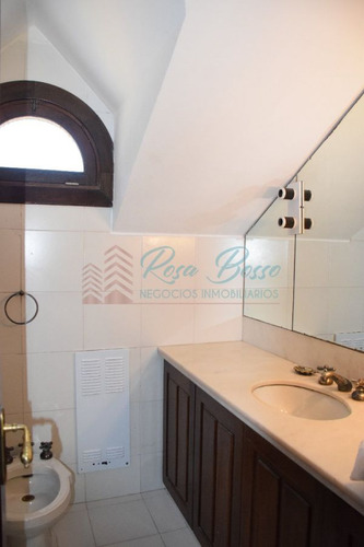 Imagen 20 de 30 de Hermosa Propiedad Con Gran Jardin En Zona Residencial