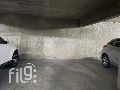 Venta Estacionamiento Con Excelente Ubicación, Providencia