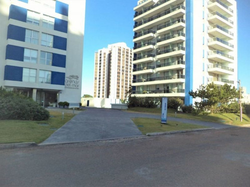 Venta De Apartamento 2 Dormitorios Y Medio En Playa Brava