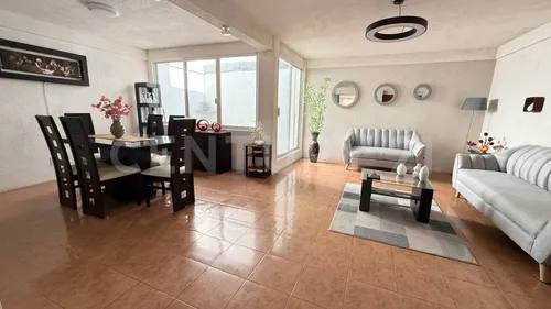 Venta De Casa Remodelada En Jardines De Morelos Secc. Flores