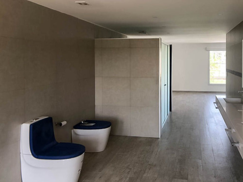 Venta De Moderna Propiedad, En Barrio Privado Jorge Newbery