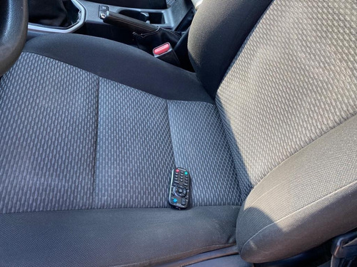 Imagen 3 de 18 de Excelente Camioneta Toyota Hilux 4x4 Sr, 65000km Del 2019