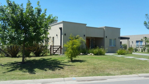 Venta De Casa En B° La Horqueta - Canning