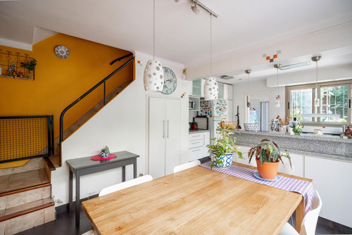 Venta Casa 7 Ambientes Con Patio, Cochera Y Playroom En Almagro