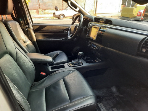 Imagen 17 de 20 de Toyota Hilux 2019 2.8 Cd Srx 177cv 4x4 At