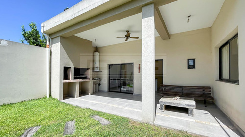 Casa 4 Dormitorios Venta - Boulogne