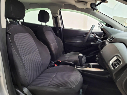 Imagem 9 de 15 de Chevrolet Onix Hatch Advantage 1.4 8v Flex 5p Aut.