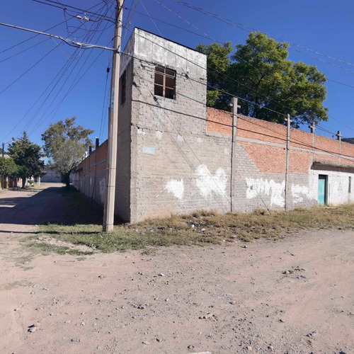 Terreno Rectangular De 1,914 M2, Con 1,051 M2 De Construcción, Ubicado Con Frente De 77.6 Ml A La Carretera Federal 45d Celaya - Querétaro, Km 33, Apaseo El Alto, Gto.