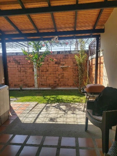Johana Lazaro Vende Casa En El Conj. Res. El Tinajero - Valle De Oro, San Diego. - Área De 189 Mts (solo Clientes)
