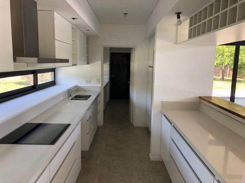 Imagen 8 de 17 de Hermosa Casa Minimalista 4 Amb. Club De Campo Los Pinguinos