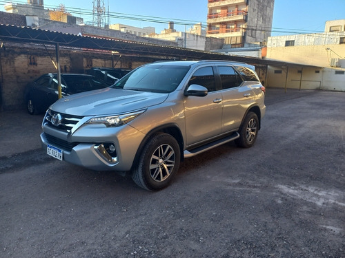 Imagen 2 de 10 de Toyota Sw4 2018 2.8 Srx 177cv 4x4 7as