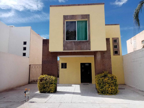 Casa En Venta En Residencial Senderos