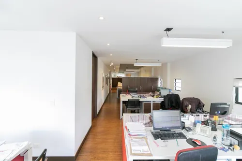 Oficina En Arriendo En Altos Del Virrey. Cod A1021262