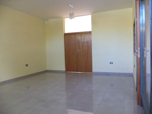 Vendo Casa Ideal Oficina, Estudio O Taller B° Villa Cabrera. Recibo Menor!!!
