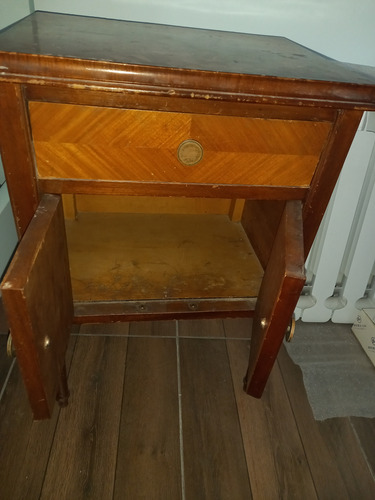 Mueble Mesa De Luz Antiguo Con Cajón Y Puertas Brillante Madera (Usado)