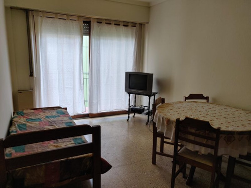 Imagen 4 de 9 de Temporada | 2 Ambientes A La Calle