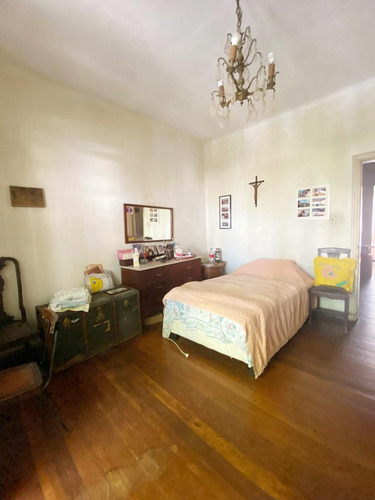 Venta Casa De 4 Dormitorios, Amplio Garage Y Patio En Pocitos