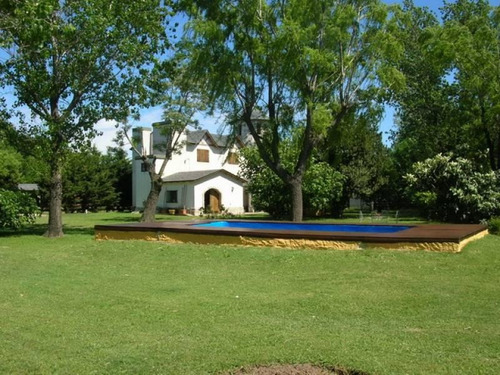 Imagen 10 de 24 de Importante Y Único Chalet En Luis Palacios - Santa Fe