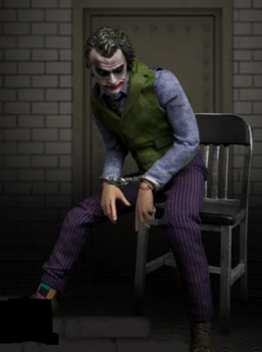 The Dark Knight Joker Interrogation Beast Kingdom Sin Abrir