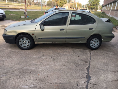 Imagen 2 de 7 de Renault Megane Rn Tri Aa 16v F2