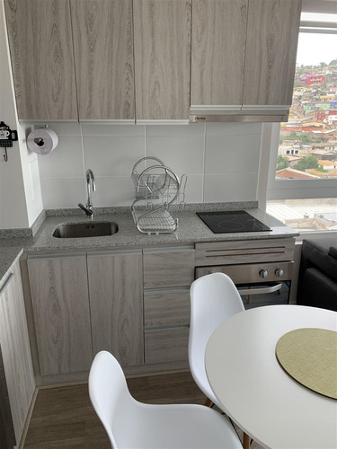Arriendo Centro De Coquimbo: Depto Amoblado Con Vista Al Mar