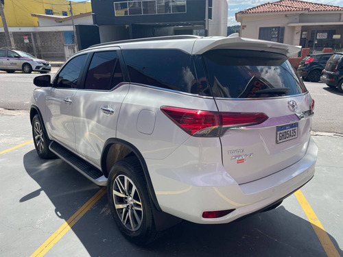 Imagem 3 de 10 de Toyota Hilux Sw4 2.8 Srx 4x4 7 Lugares 16v Turbo