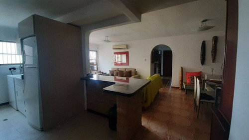 Imagen 9 de 13 de 141284 Cómodo Y Amplio Apartamento En Venta En Las Quintas Naguanagua - Carmen María González 0412.4359728
