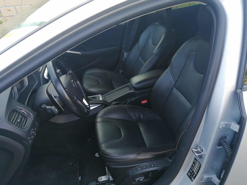 Imagen 13 de 14 de Volvo V40 2017 2.0 Inspirion Awd T5 Cross Country At