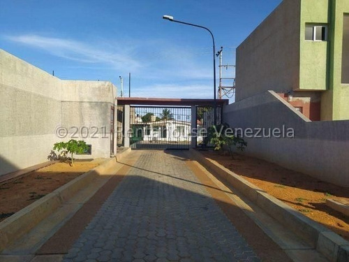 Imagen 10 de 11 de Townhouse En Venta Ubicado En Buena Zona De La Ciudad De Punto Fijo