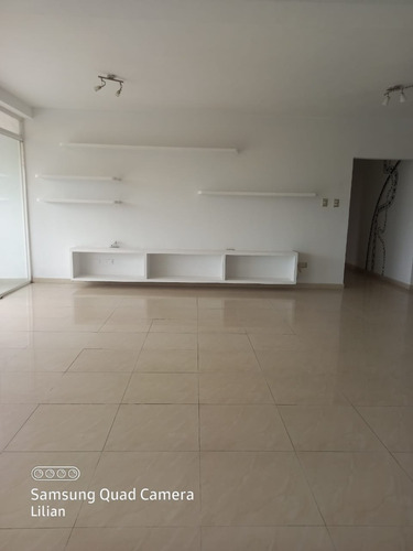 Venta Pent House Edificio Magnolia Plaza, Callejon Mañongo Carmen N.