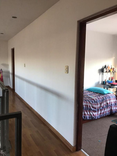 Casa En Venta - 3 Dormitorios 2 Baños 1 Pileta 1 Cochera - 230mts2 - Los Hornos