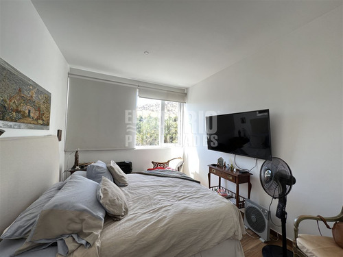 Casa En Venta De 4 Dorm. En Chicureo, La Reserva
