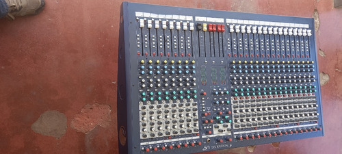 Imagen 2 de 3 de Consola De Audio 24 Canales Soundcraft