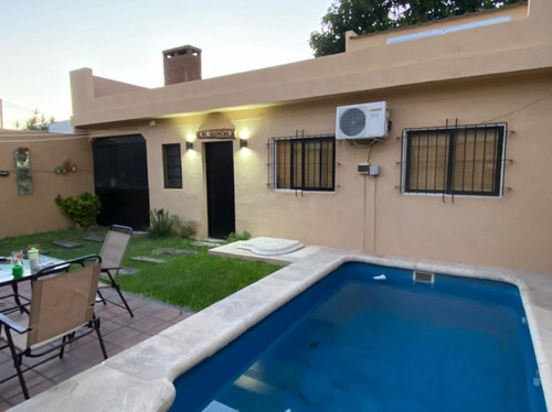 Venta Excelente Casa Con Cochera, Patio Y Pileta Con Financiacion- Lomas Del Mirador