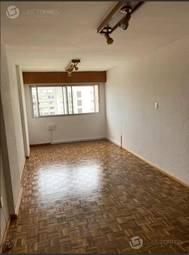 Apartamento - Centro (montevideo) - Frente, G.c 2642, Piso Alto