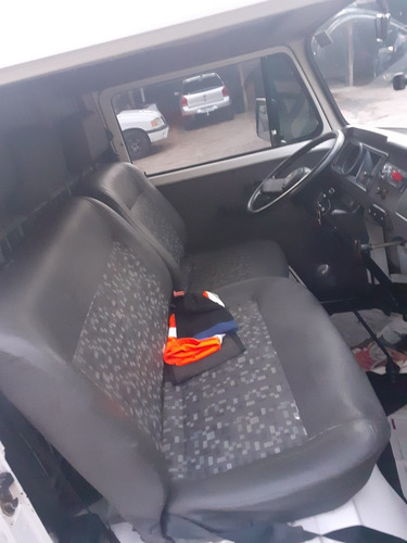 Imagem 4 de 6 de Kombi