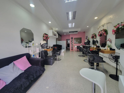 Se Alquila Punto Comercial Gazcue - Salón De Belleza