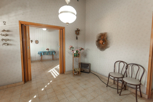 Casa Chalet En Venta Ubicado En Banfield, Lomas De Zamora, G.b.a. Zona Sur