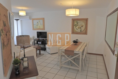 Apartamento En Peninsula, 2 Dormitorios -ref:1798