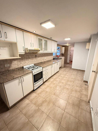 Departamento De Categoría De 3 Dormitorios + Dependencia Y Cochera En Las Heras Al 300, Barrio Sur