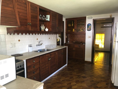 Imagen 14 de 24 de Casa Punta Del Este Lugano Con Piscina Climatizada- Blancanieves