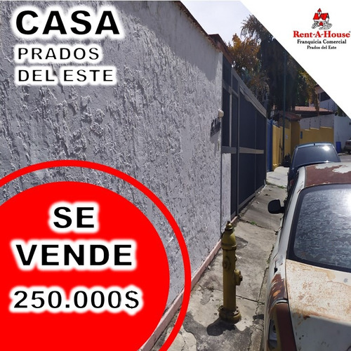 Casa Familiar En Calle Cerrado Con Acceso Controlado