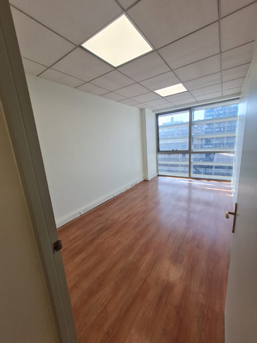 (adm) Oficina En Arriendo En Plaza De Armas, Santiago Centro