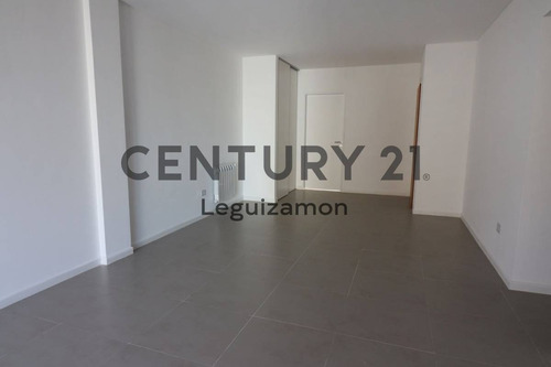 Imagen 3 de 25 de Departamento De 3 Ambientes Con Cocheras En Venta - Beccar