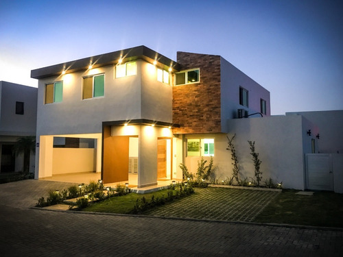 Vendo Casas En La Avenida Jacobo Majluta, Santo Domingo Norte, República Dominicana