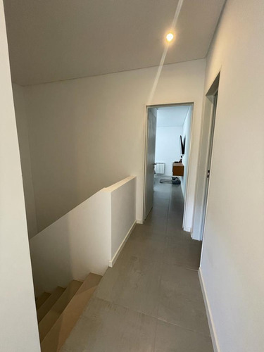 Dúplex En Venta - 3 Dormitorios 3 Baños - 162,83mts2 - Villa Udaondo, Ituzaingó