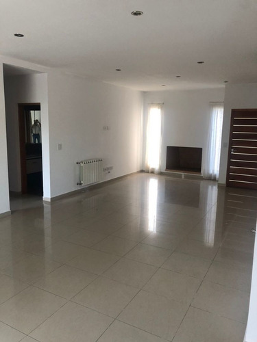 Imagen 2 de 17 de Casa En Venta En Altos De Hudson Ii
