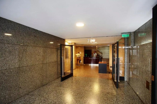 Av Rivadavia 700 Monserrat Oficina U$170.000