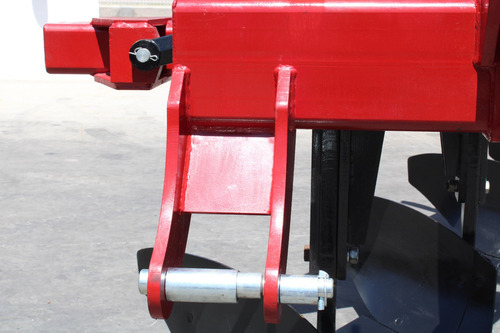 Imagen 9 de 12 de Arado Hidraulico Agricola 4 Rejas Marca Famaq P Tractor